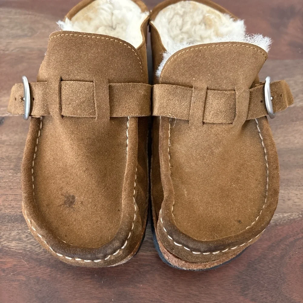 Birkenstock kids Tan Suede Slip-On Loafers. 35 US 3.5